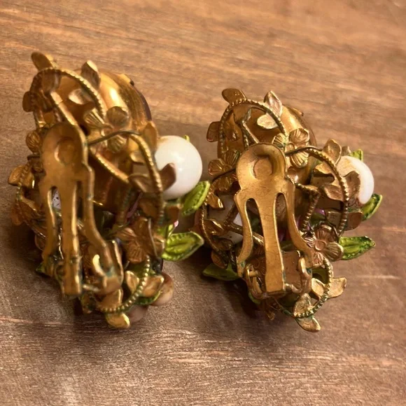 Vintage floral 3D metal crystal glass pearl Cottagecore earrings - Picture 4 of 5